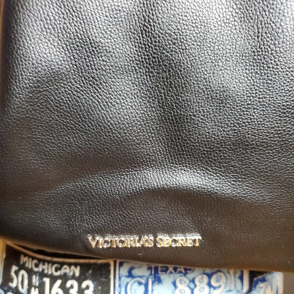 VICTORIA'S SECRET BLACK FRINGE BACKPACK STYLE BAG! - Picture 4 of 13